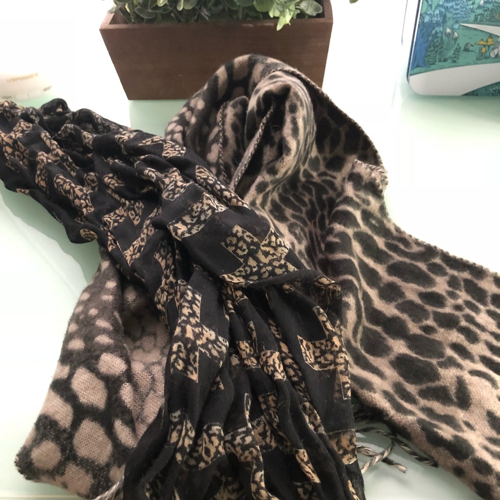 ‼️TWO SCARVES FOR PRICE OF ONE‼️